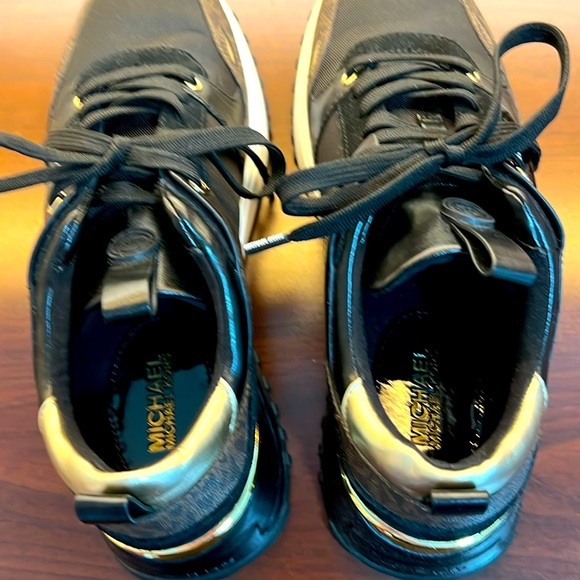 Sneakers by Michael Kors - Picture 2 of 6